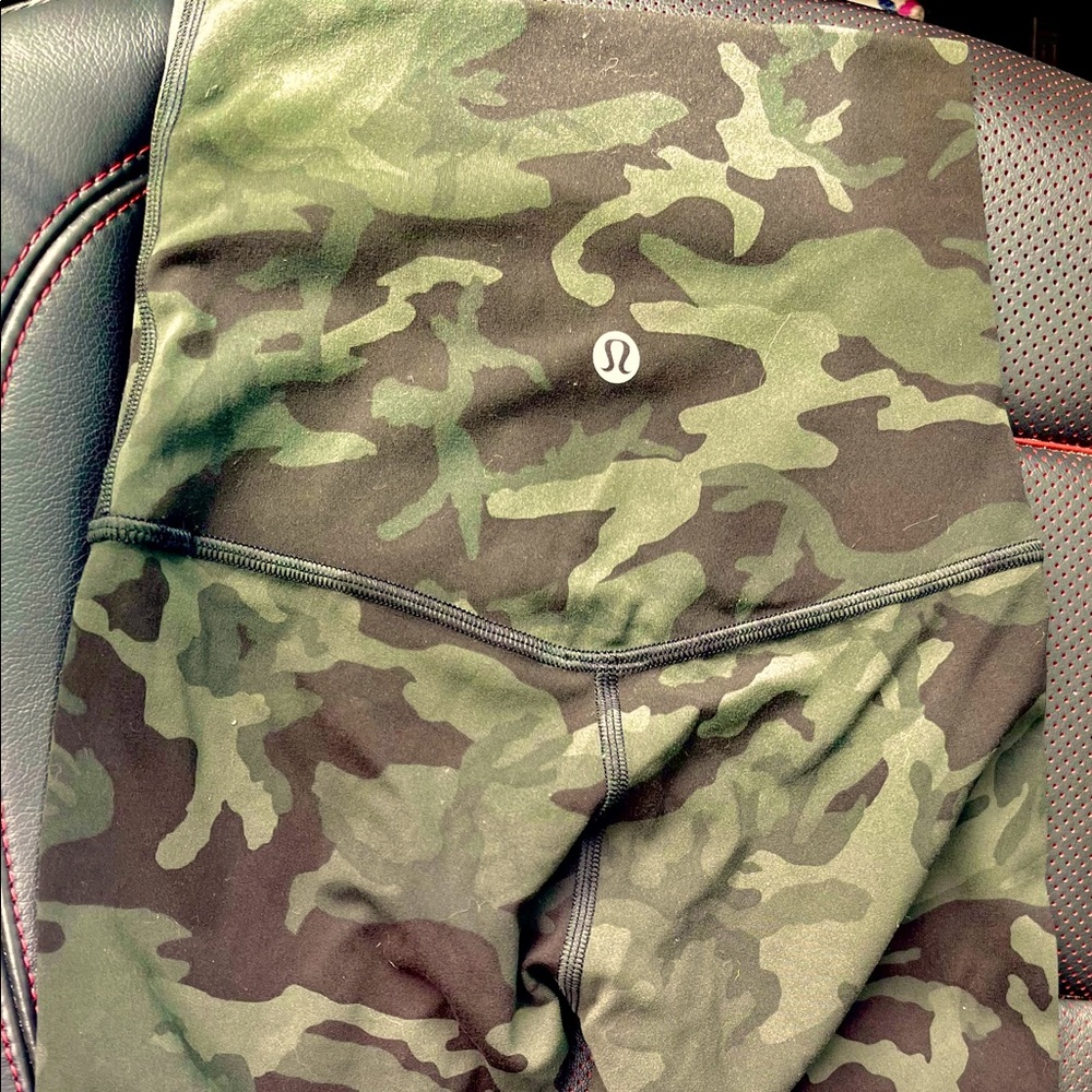 Lululemon Align Shorts in Dark Camo - Size 0 - NWOT